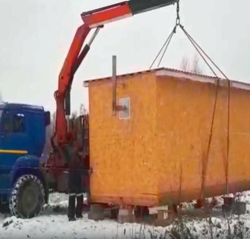 Перевозка, такелаж и установка деревянной бытовки 