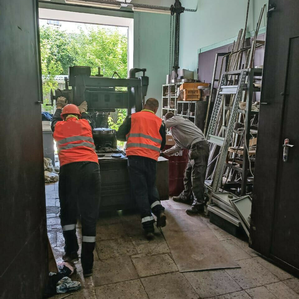 Такелажные работы и перенос оборудования в Петербурге